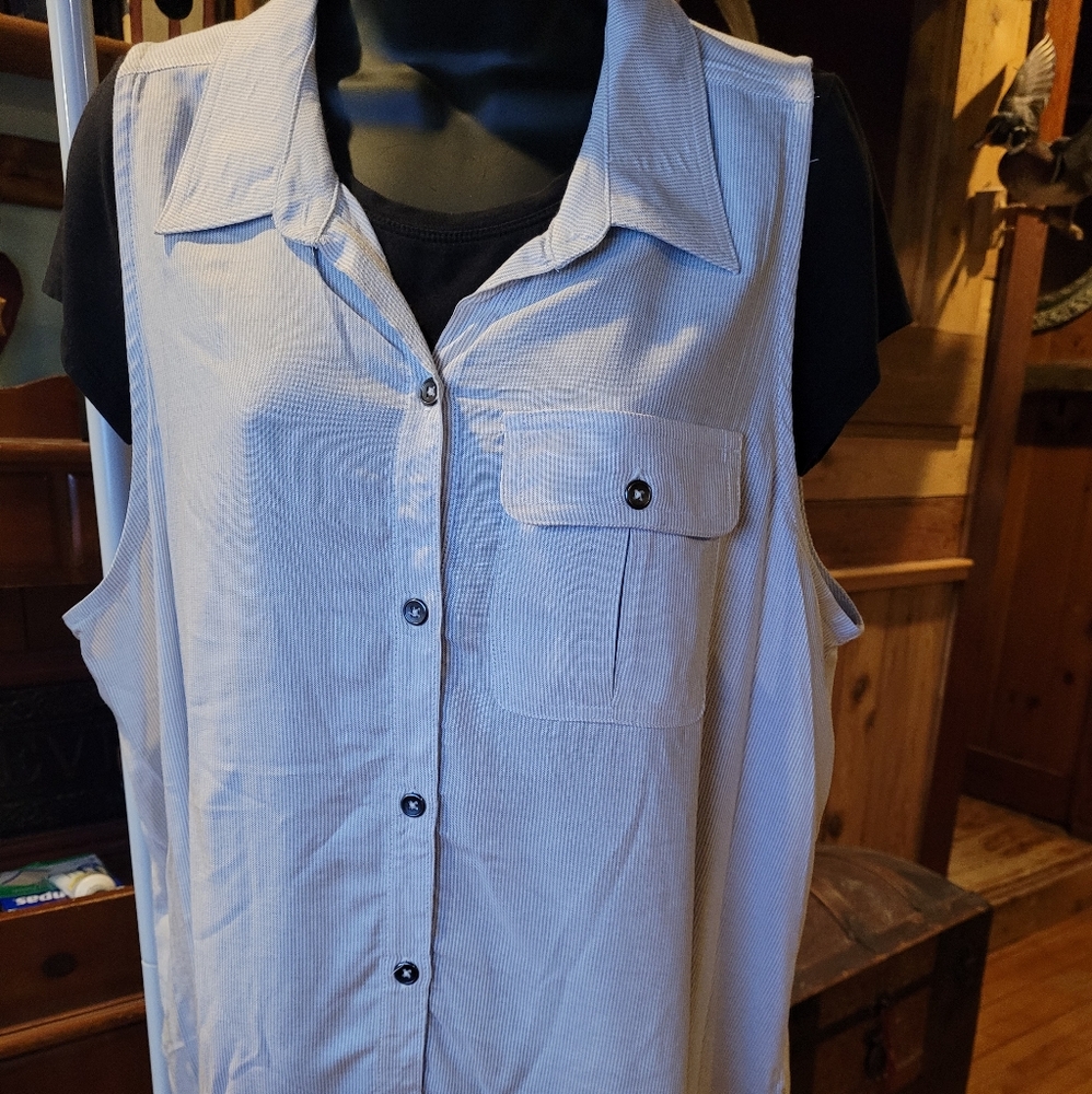 UNIVERSAL THREAD Size XL Sleeveless Button Down/Up